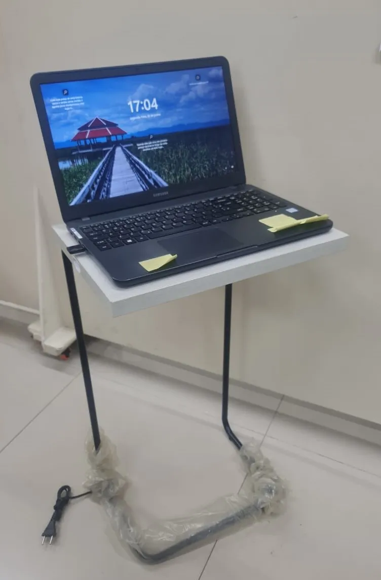 Mesa para Notebook Fiks com Tomada Dark Nova e Atual — Mesa para Notebook - Snow