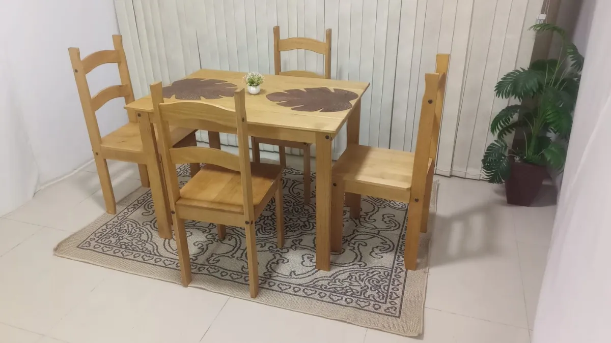 Conjunto de Mesa Creta com 4 Cadeiras Madeira Macica Mel Francine Moveis UB — Conjunto Mesa Credita c/ 4 Cds - Mel