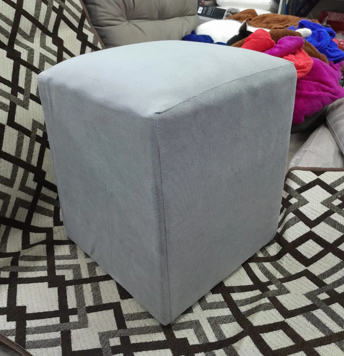Puff Quadrado 37x35x35 Veludo Suede Azul Marinho Liso AL Moveis — Veludo Suede  - Cinza Liso