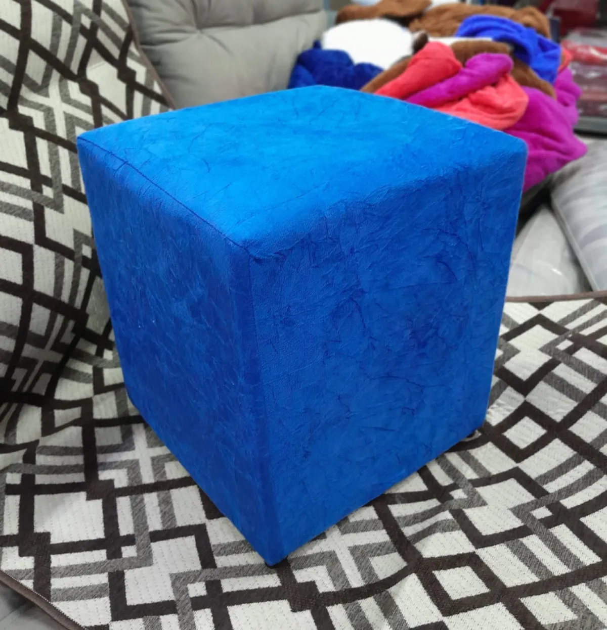 Puff Quadrado 37x35x35 Veludo Suede Azul Marinho Liso AL Moveis — Veludo Suede - Azul Marinho Liso