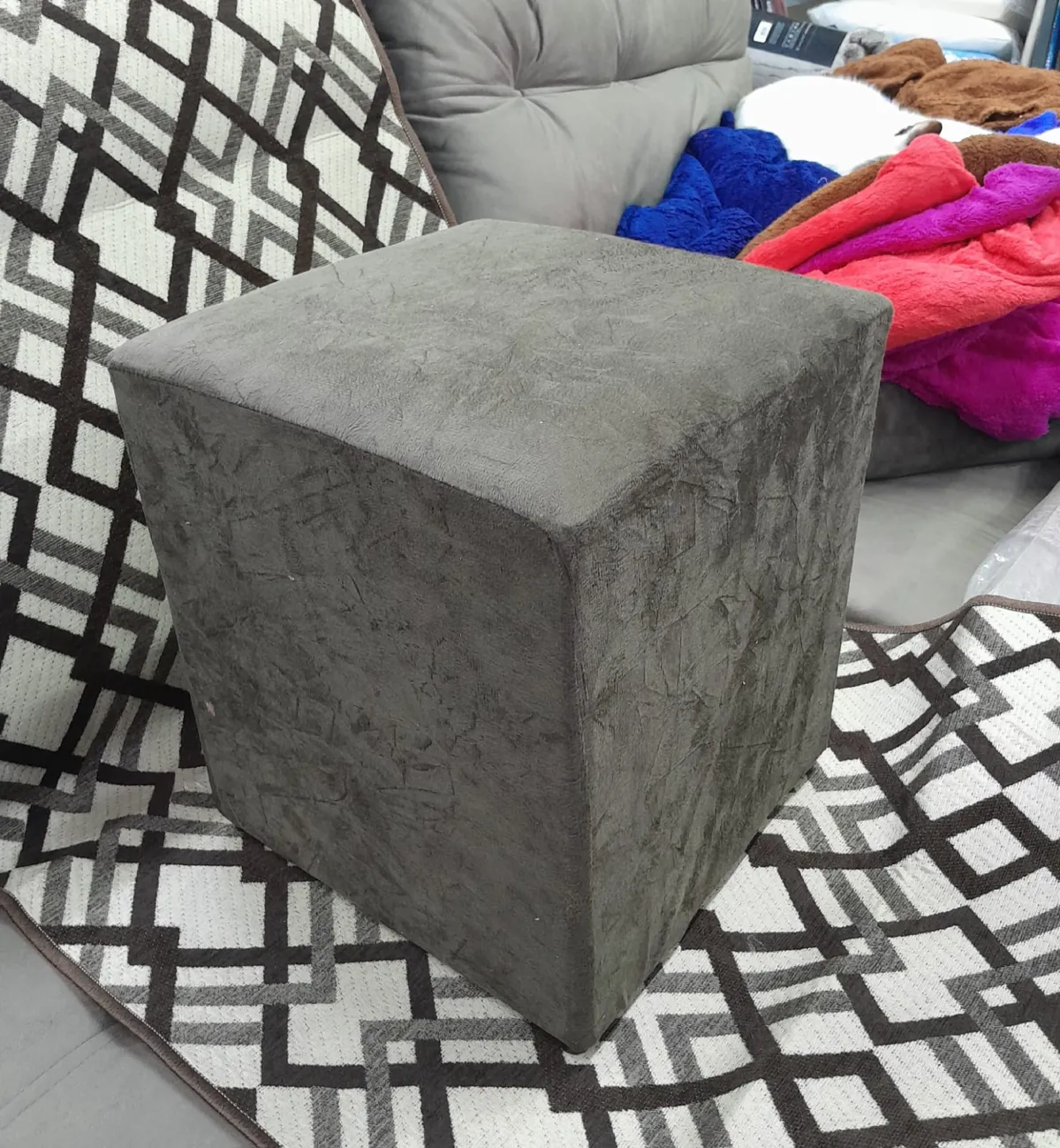 Puff Quadrado 37x35x35 Veludo Suede Azul Marinho Liso AL Moveis — Veludo Suede - Marromn Liso