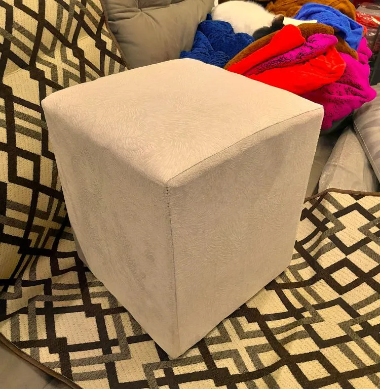 Puff Quadrado 37x35x35 Veludo Suede Azul Marinho Liso AL Moveis — Veludo Suede Capuccino