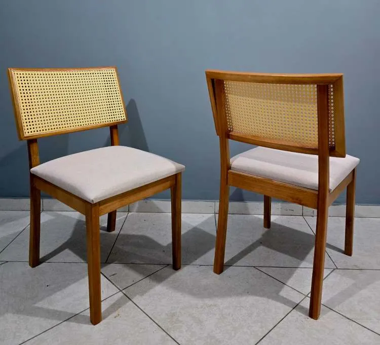 Kit com 2 Cadeiras Berlim Madeira Macica Canela.Linho Bege e Trelica Rattan Natural Sala Vip Moveis — Canela/Linho Bege-Treliça Rattan Natural