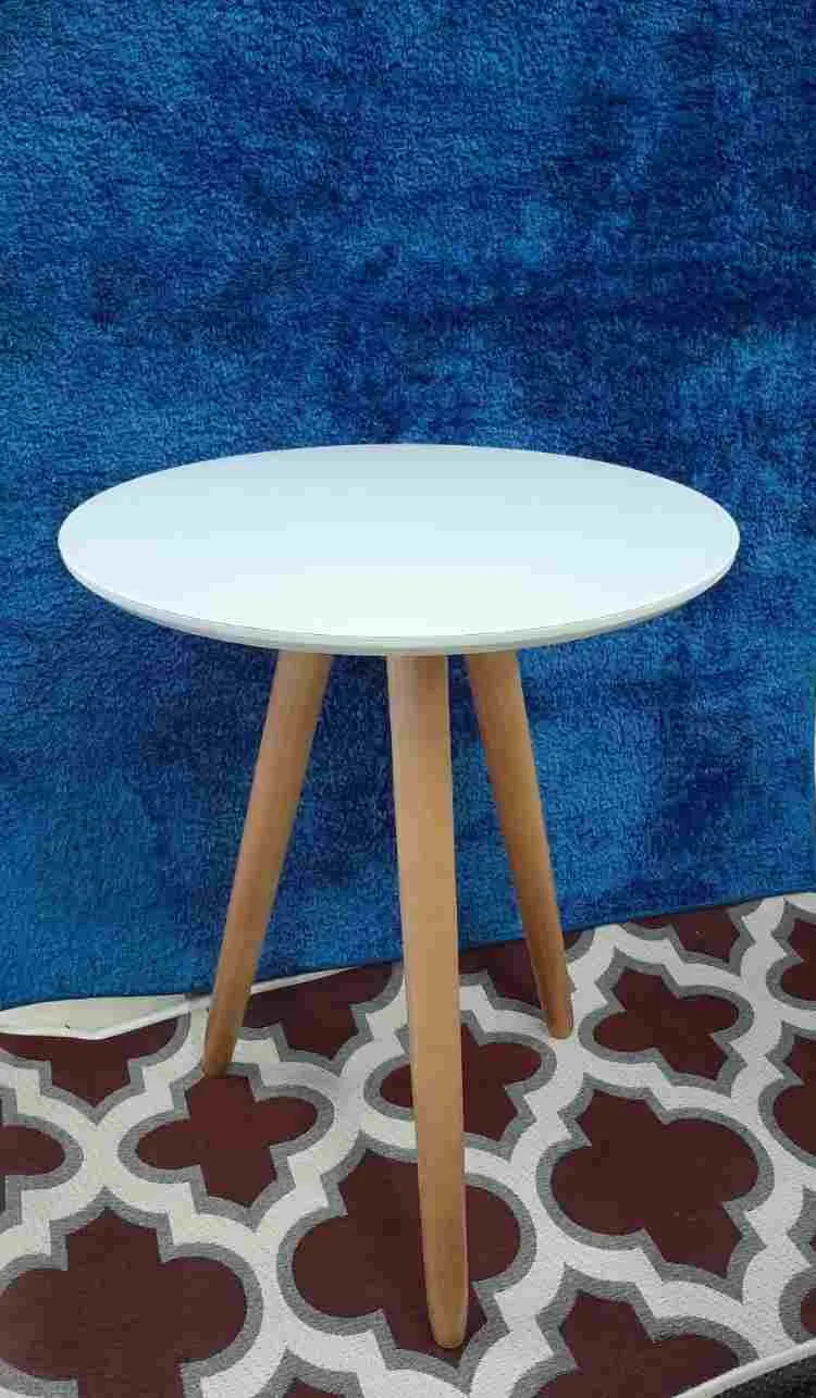 Mesa Lateral Valenca Alta 60cm Tampo MDF 50x50cm com Vidro Off White.Cinamomo RJ Decor — Mesa Lateral Alta 60cm - Vdr Off /Cinamomo